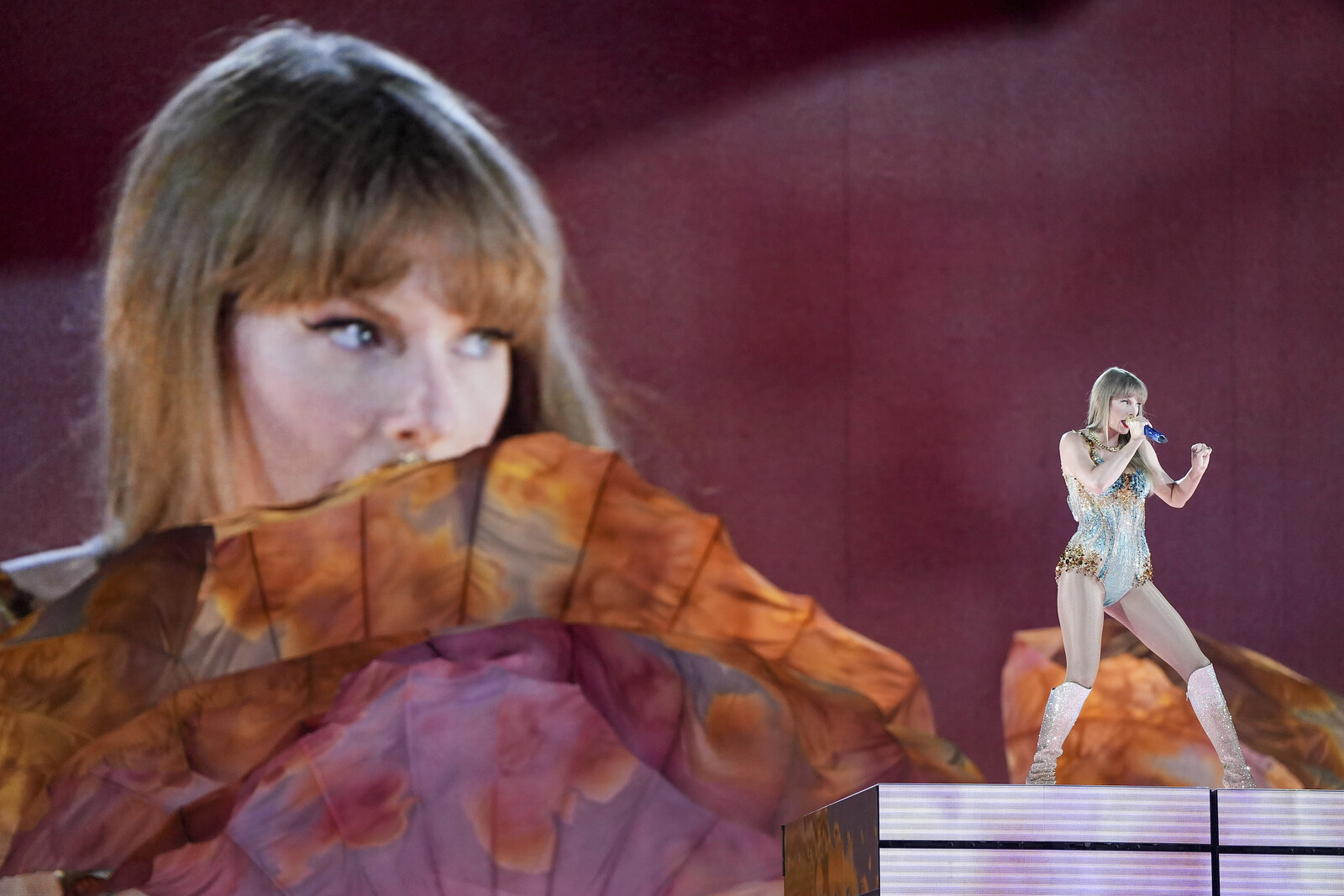 Taylor Swift reaches goal after 149 concerts