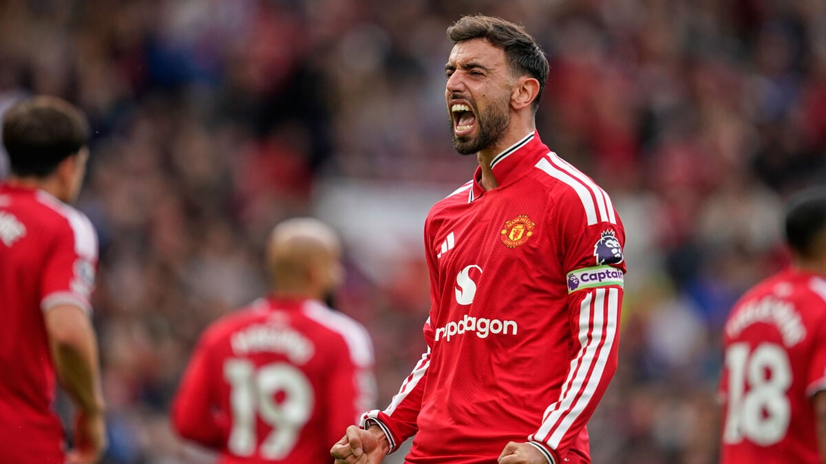 Bruno Fernandes hat-trick fires Manchester United to first Premier League win of the season against Ipswich