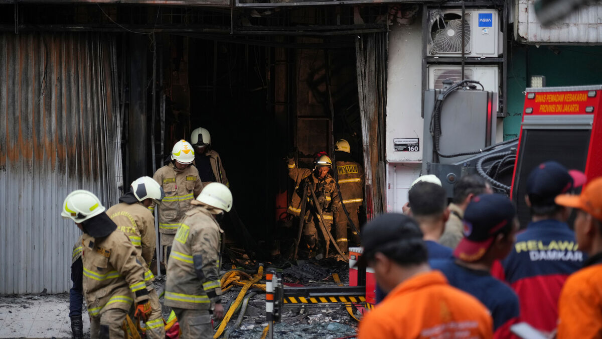 Over 20 dead in office fire