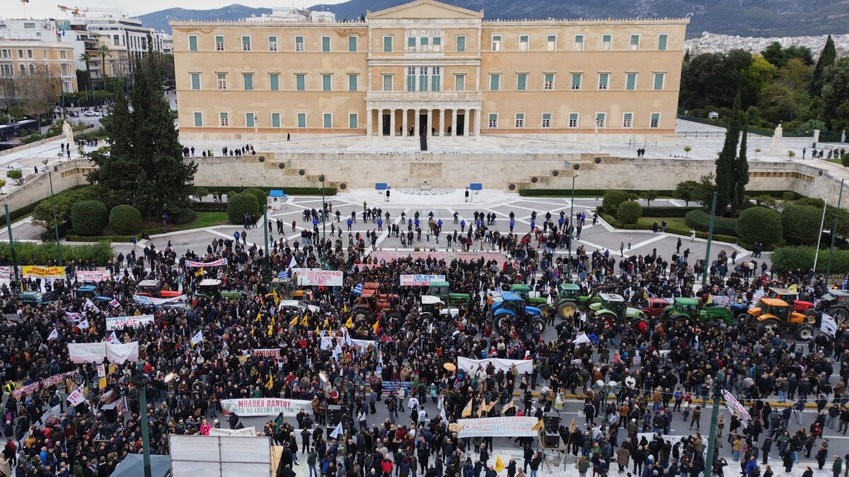 Three Greek ministers resign over