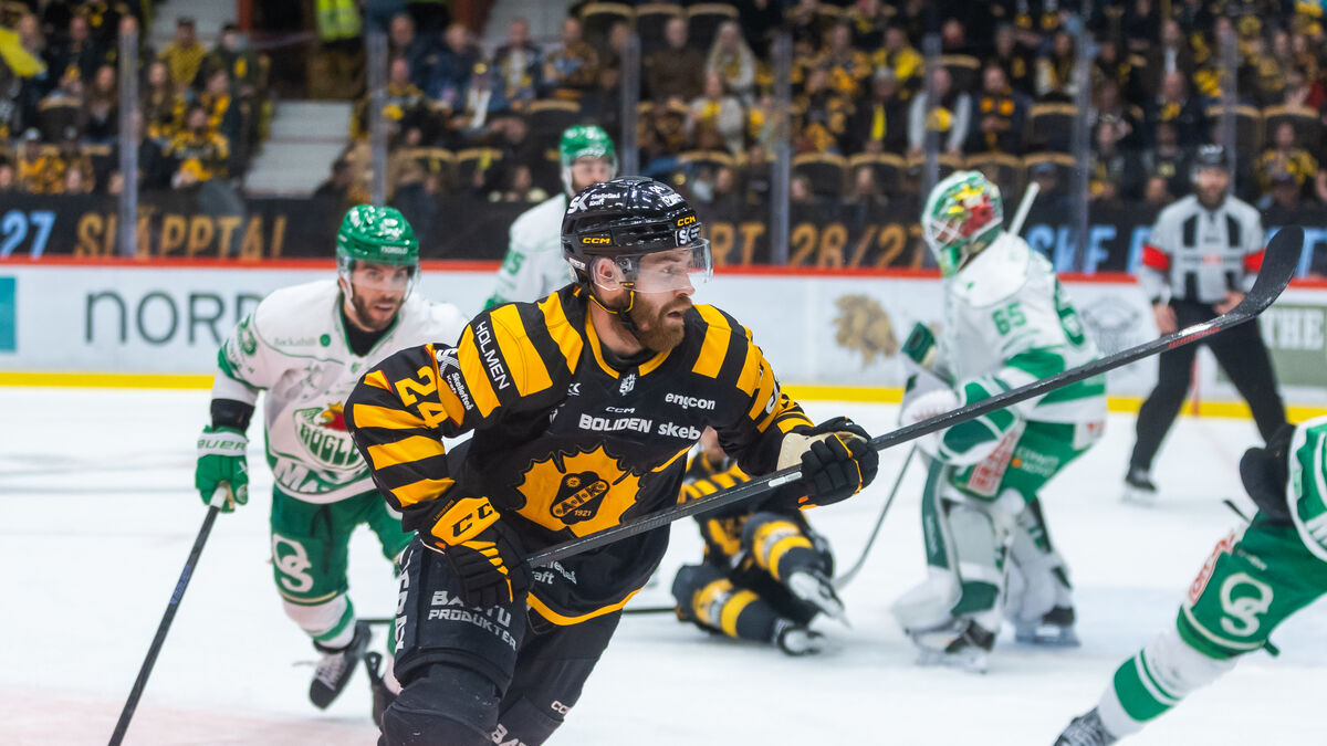 Skellefteå star Oscar Lindberg awarded twice in SHL