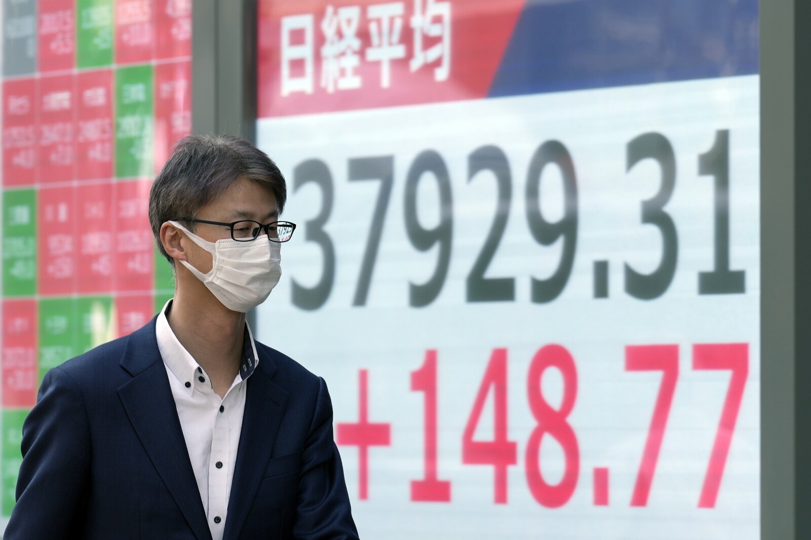 Asian Markets Rise Following US Tariff Exemptions on Electronics