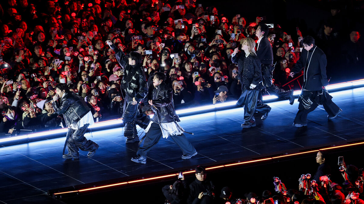 BTS: We are back at Gwanghwamun Square in Seoul