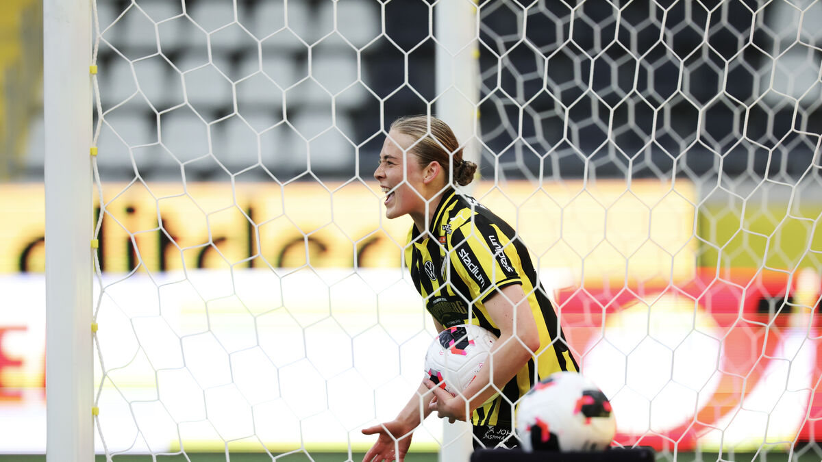 Schröder on the bench, then Nyström stepped forward for Häcken