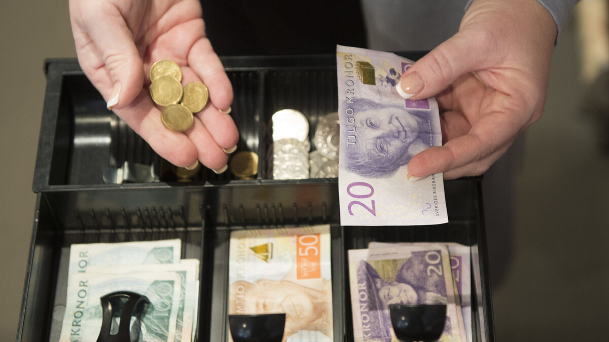 Swedish central bank proposes SEK 10,000 limit for retail cash purchases