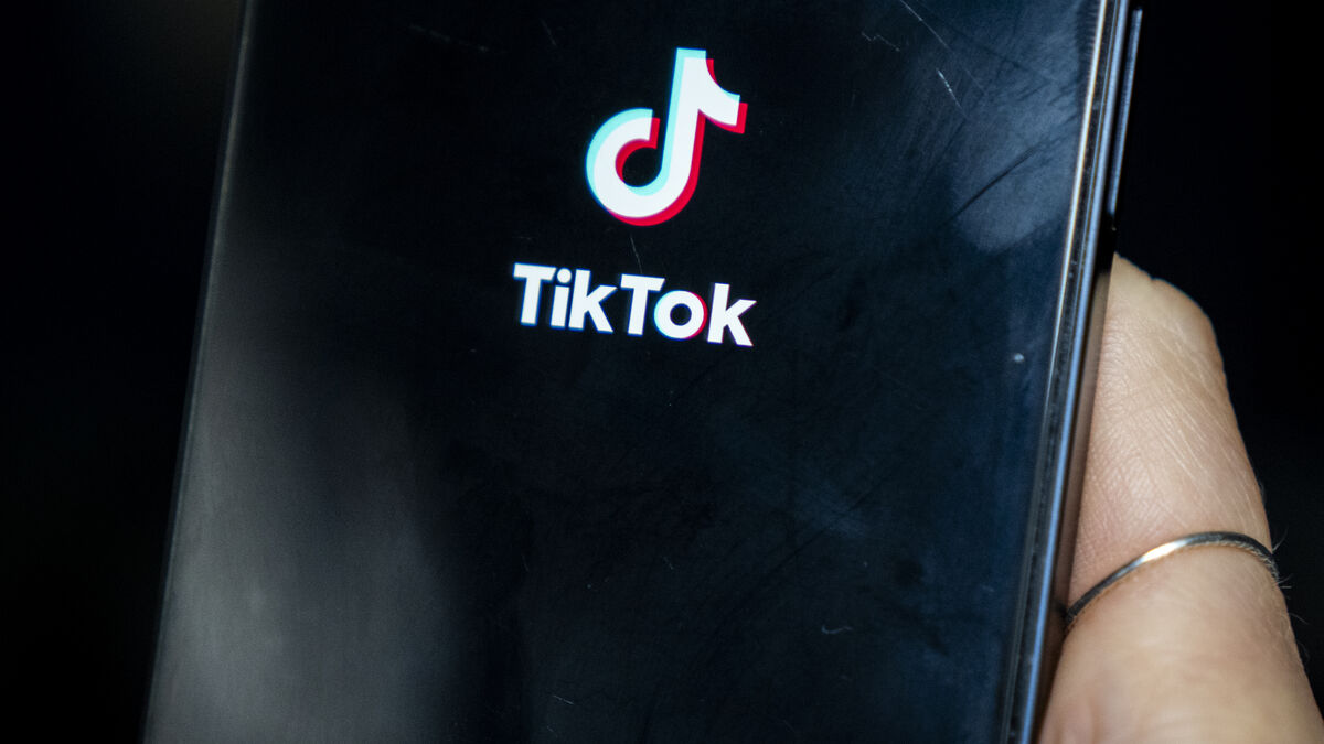 Tiktok signs deal to sell
