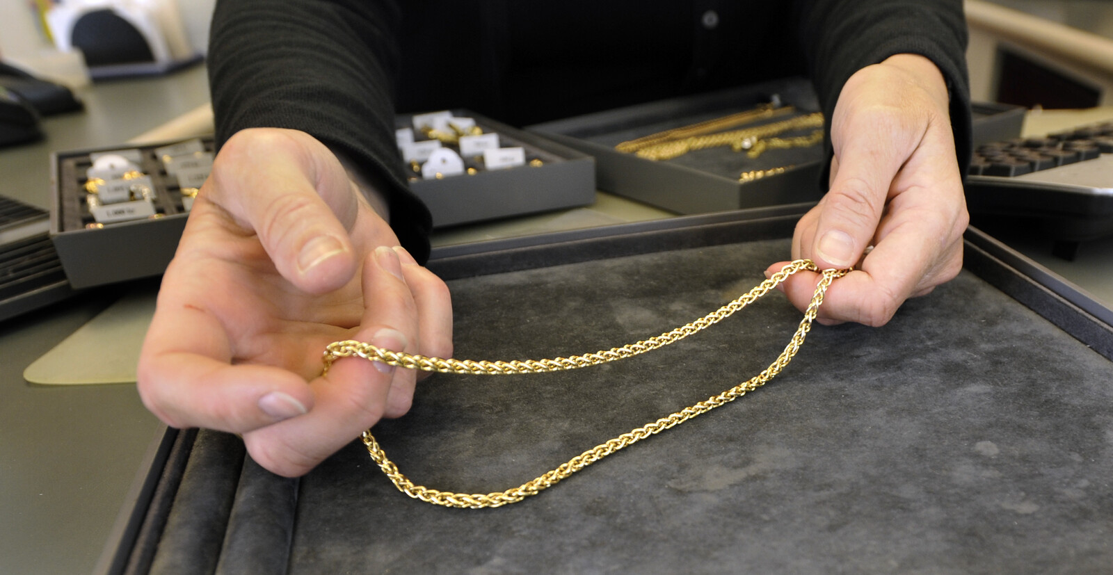 Gold Price Surge Sparks Increase in Robberies and Fraud, Police Warn