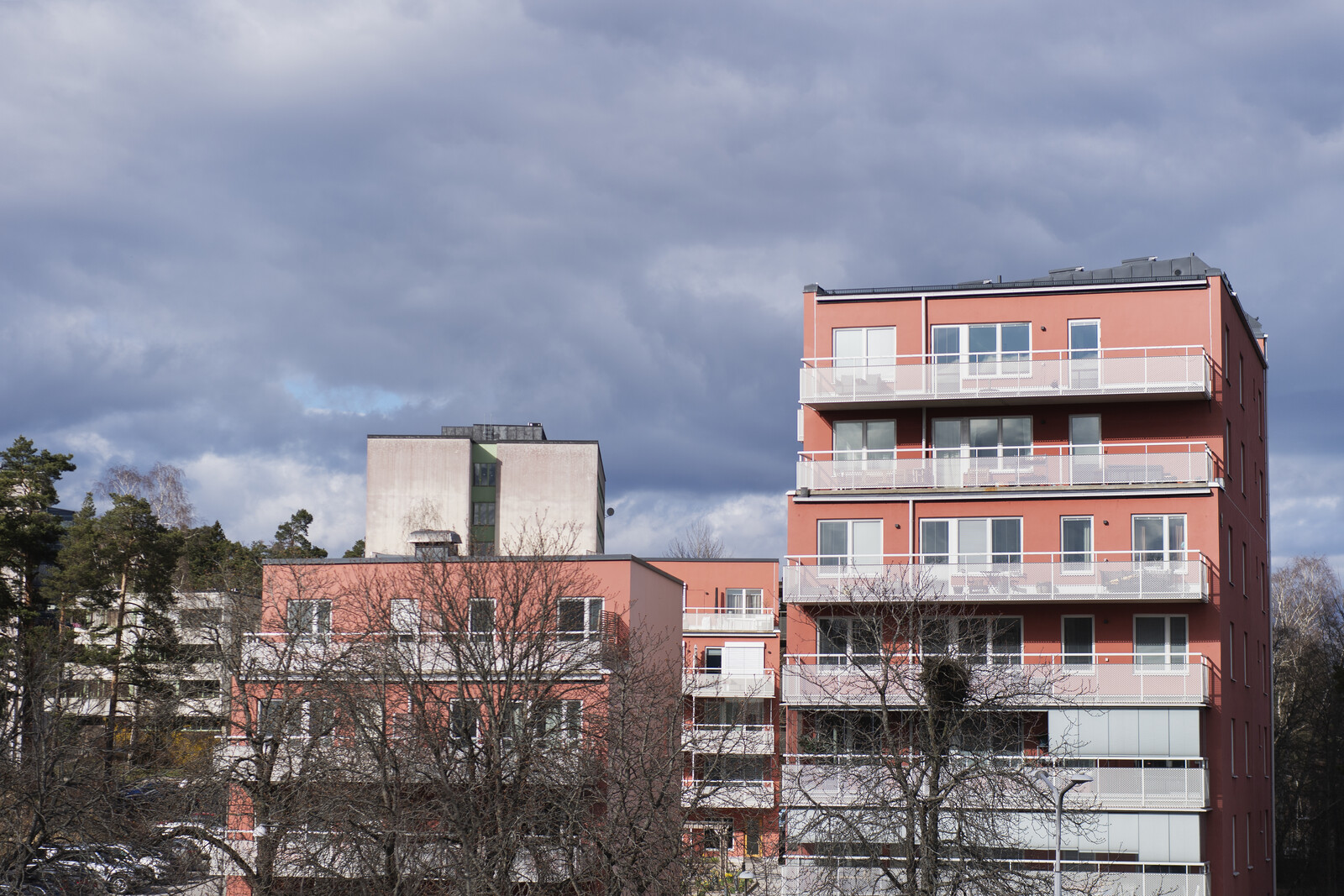 Small Apartments See Decline in Buyer Interest Amid Economic Challenges