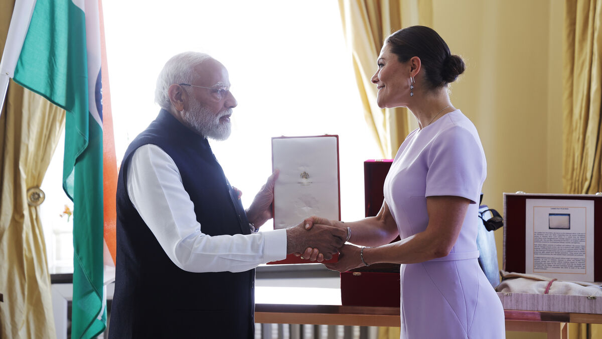 Modi received royal orders and unknown Nobel poems