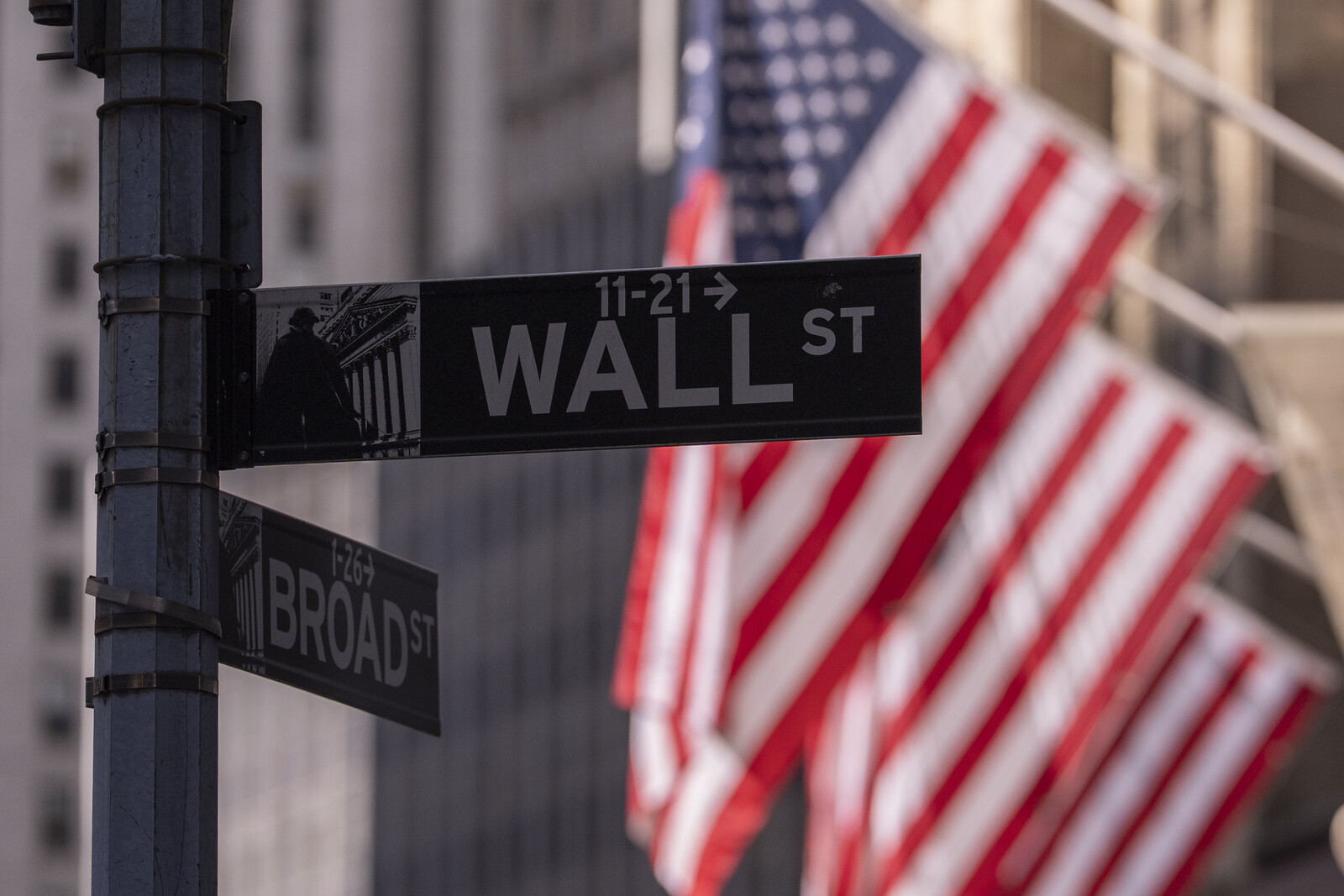 Wall Street Falls as Tariff Rates Rise and Job Figures Disappoint