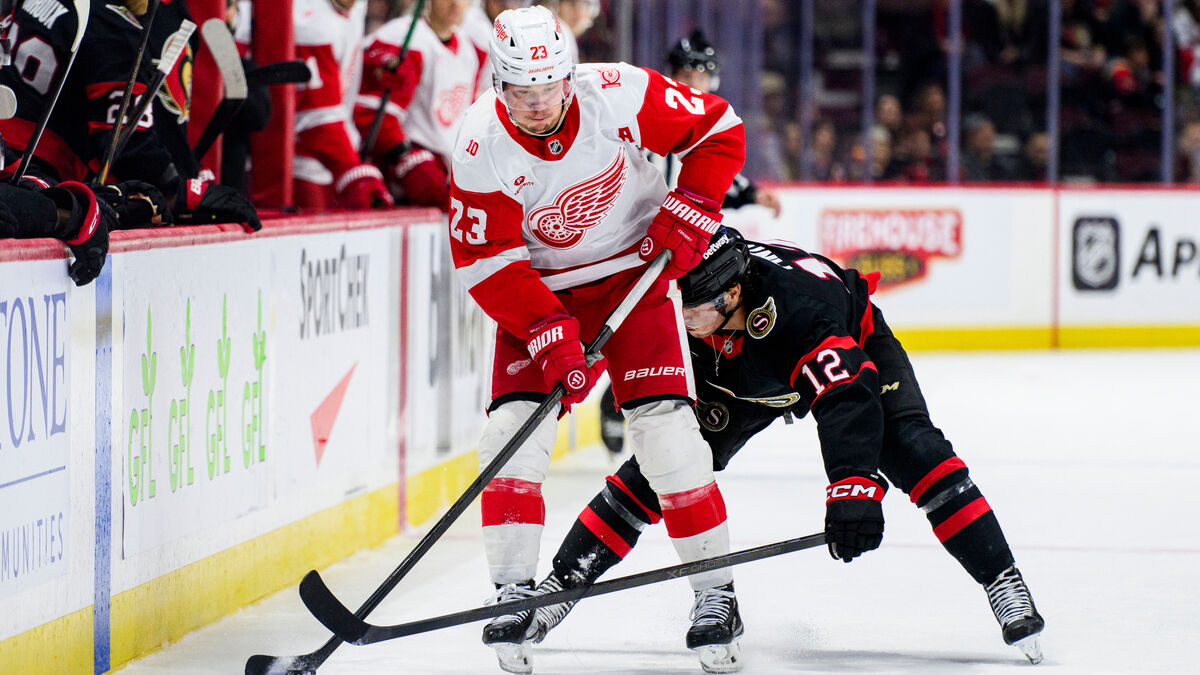 Lucas Raymond scores in Detroit's 5–3 win over Ottawa