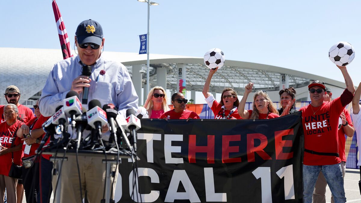 Strike threat persists as Los