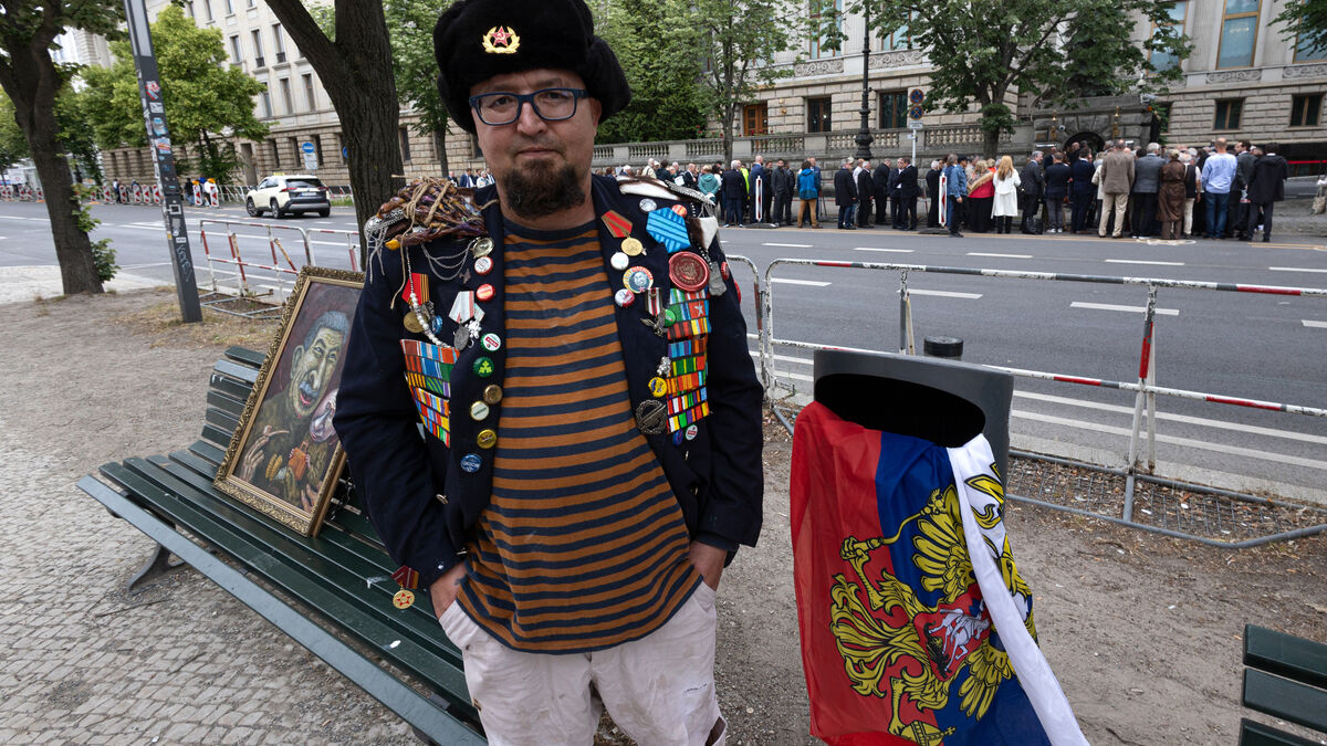 Murder of Russian artist likely political, says Polish prime minister