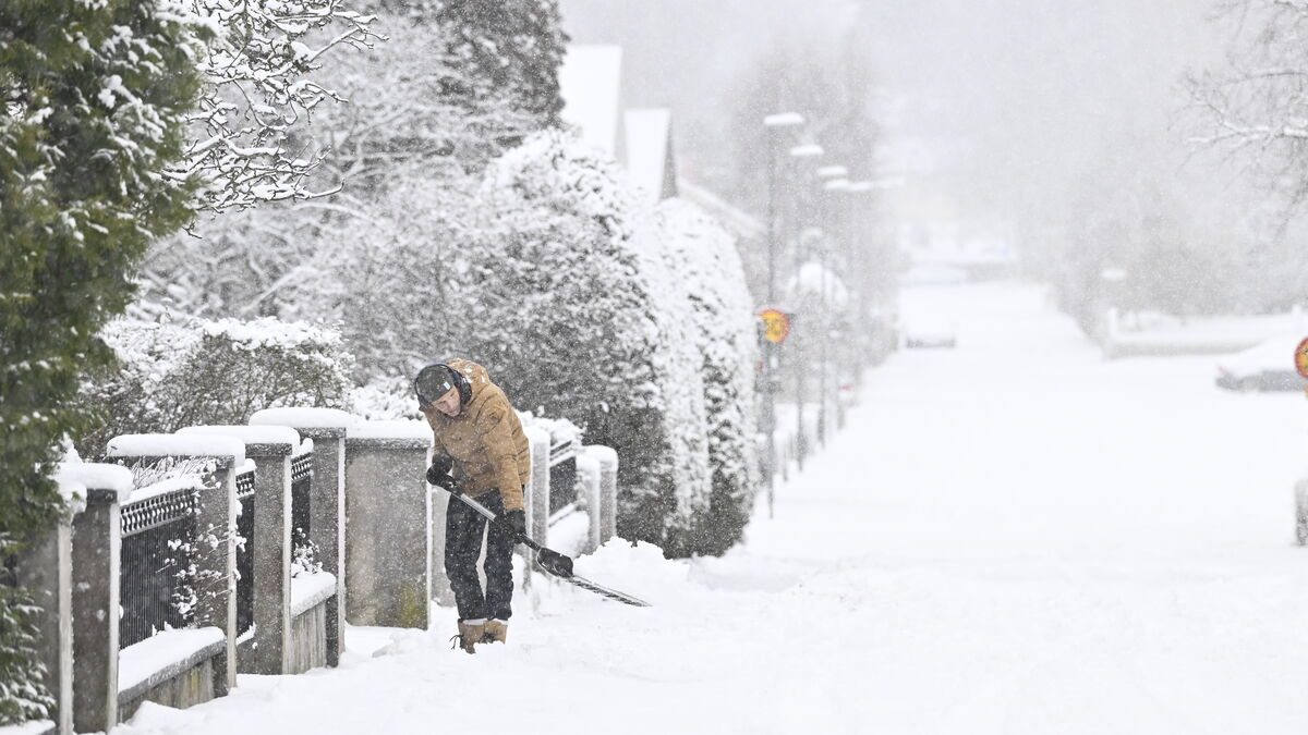 Expert tip: How to shovel snow without hurting yourself