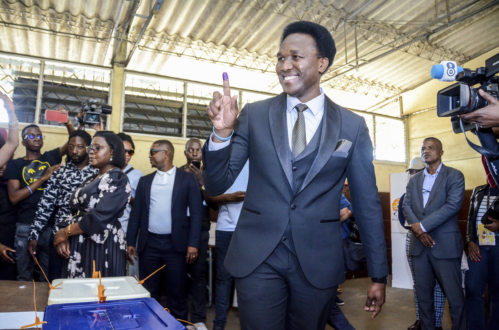 Exile Politician Returns to Turbulent