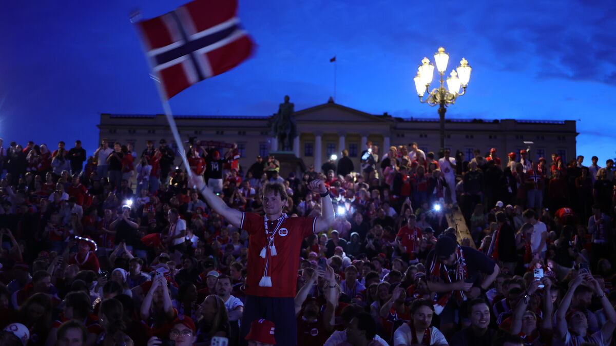 Norway fans party in Oslo