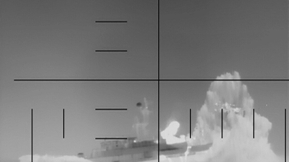 US submarine sinks Iranian ship, over 80 dead