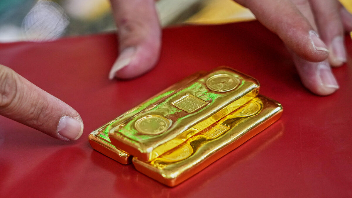Gold and silver price decline
