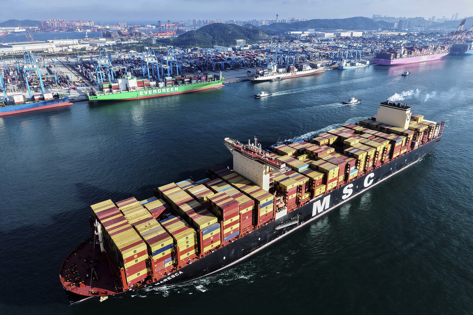 China's Exports Surpass Forecasts with 7.2% July Increase