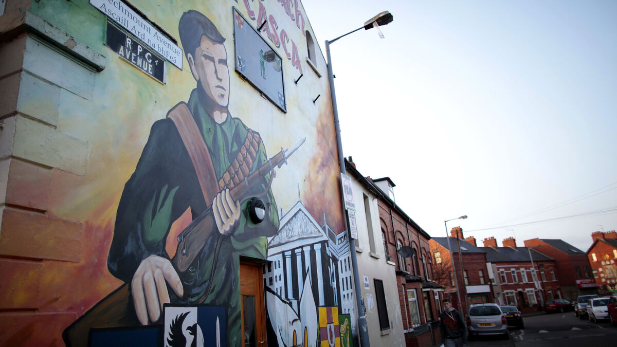 Irish police find explosive device