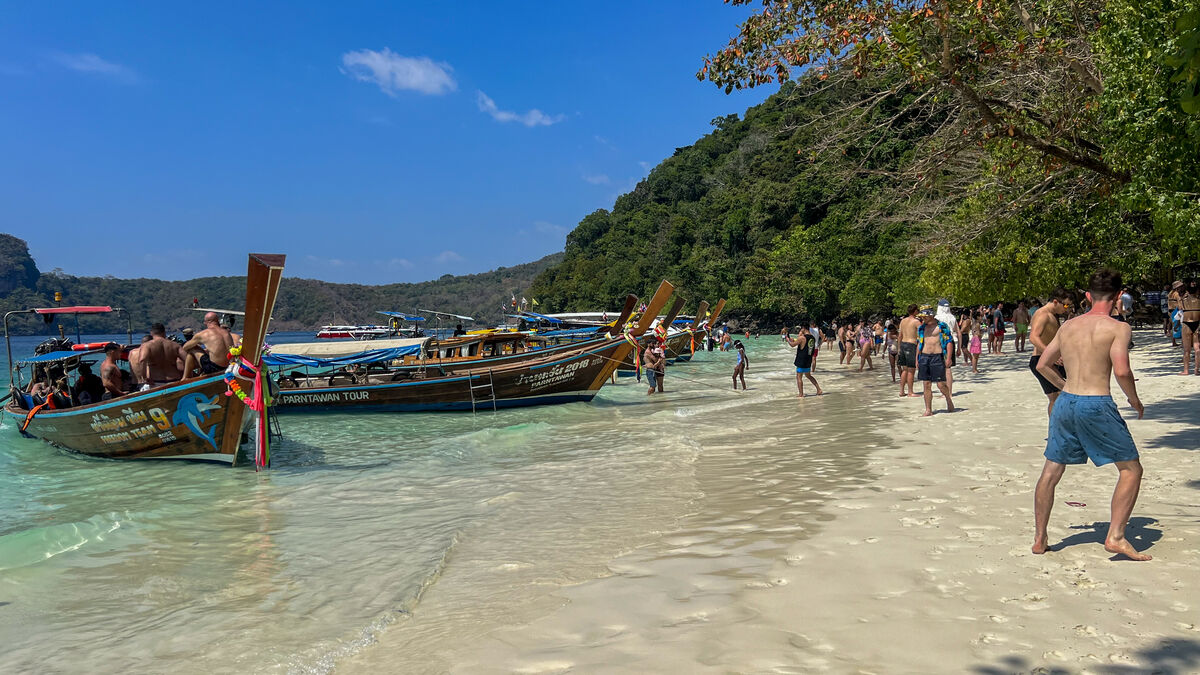 Thailand halves visa-free travel time