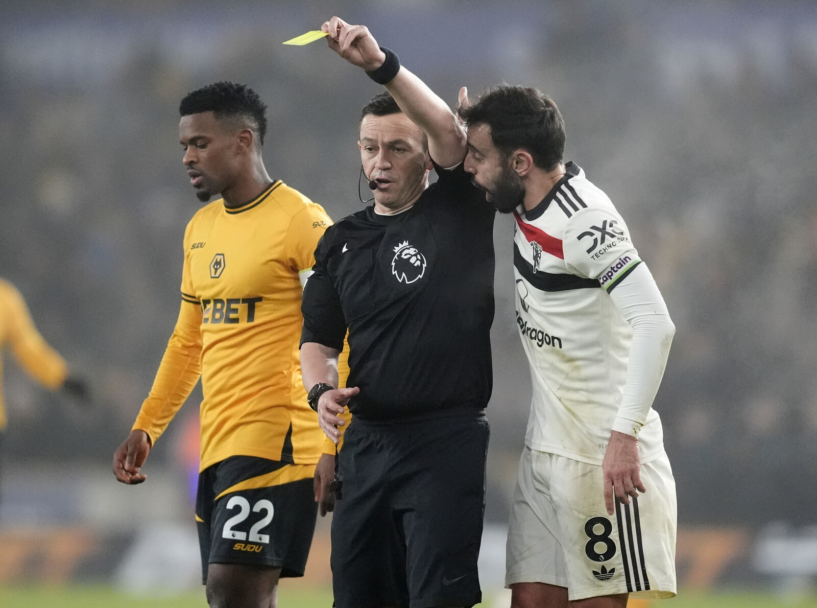 United's Nightmare - Red Card and Incurved Corner