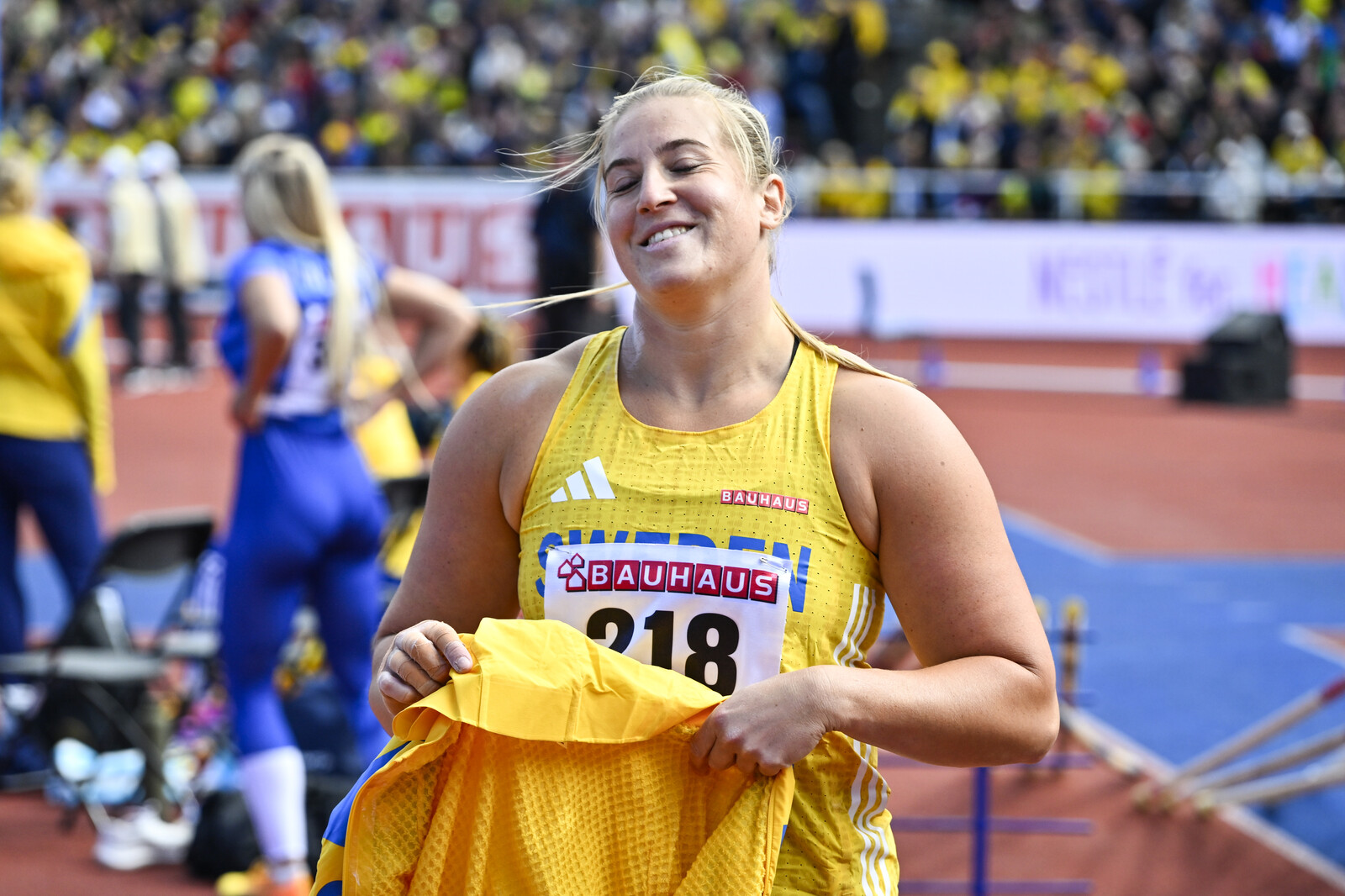 Fanny Roos Throws Over 19 Meters Again in World Championship Prep