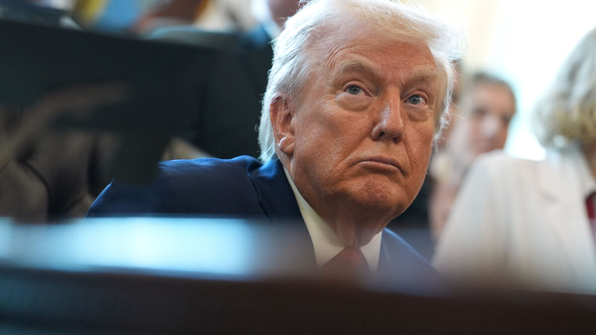 Trump 'doesn't rule out' war
