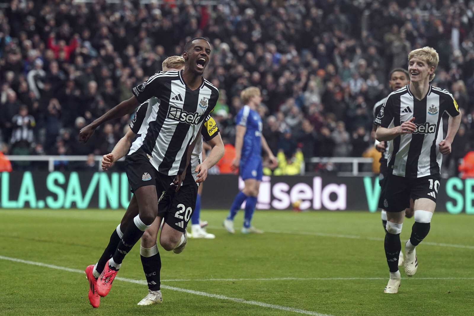 Swedish PL success – new goals from Isak and Elanga