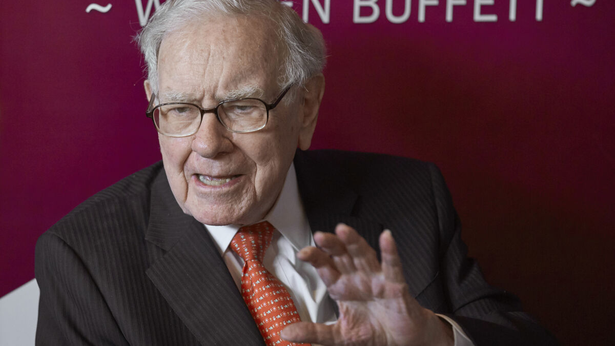 Record cash and cash equivalents at Warren Buffett's Berkshire Hathaway