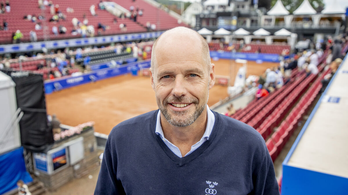 After the coup - Swedish tennis top is fired