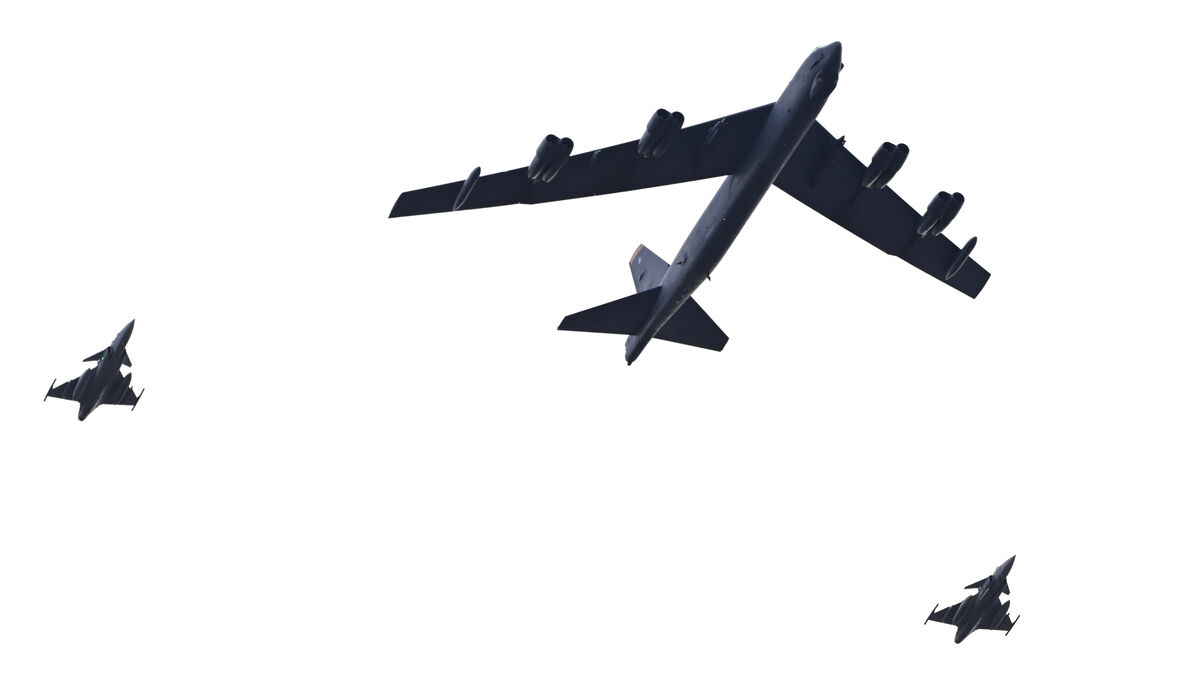 B-52 Stratofortress crashes at Edwards