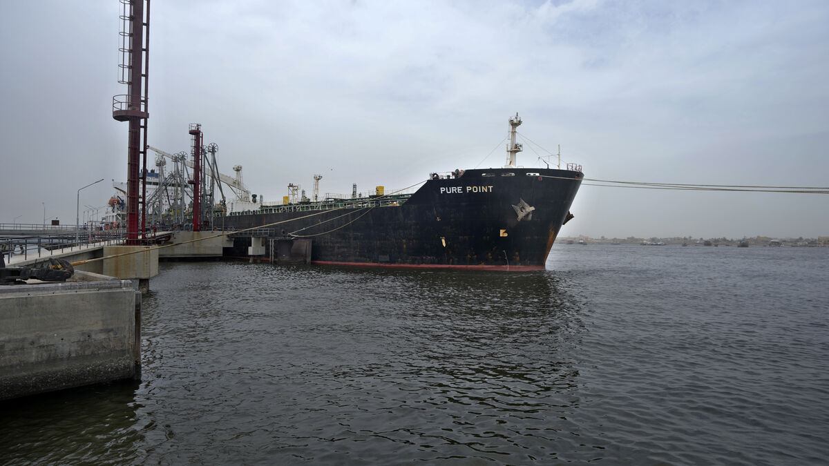 EU keeps Russian oil price