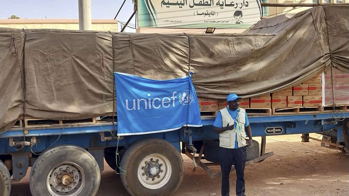 UN aid convoy hit in