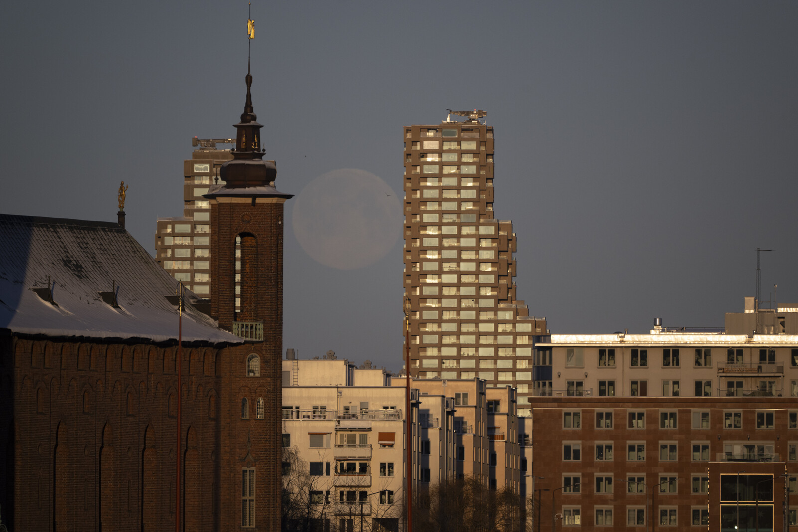 Swedish Economy Shrinks in Q1 2025 Raising Interest Rate Cut Likelihood