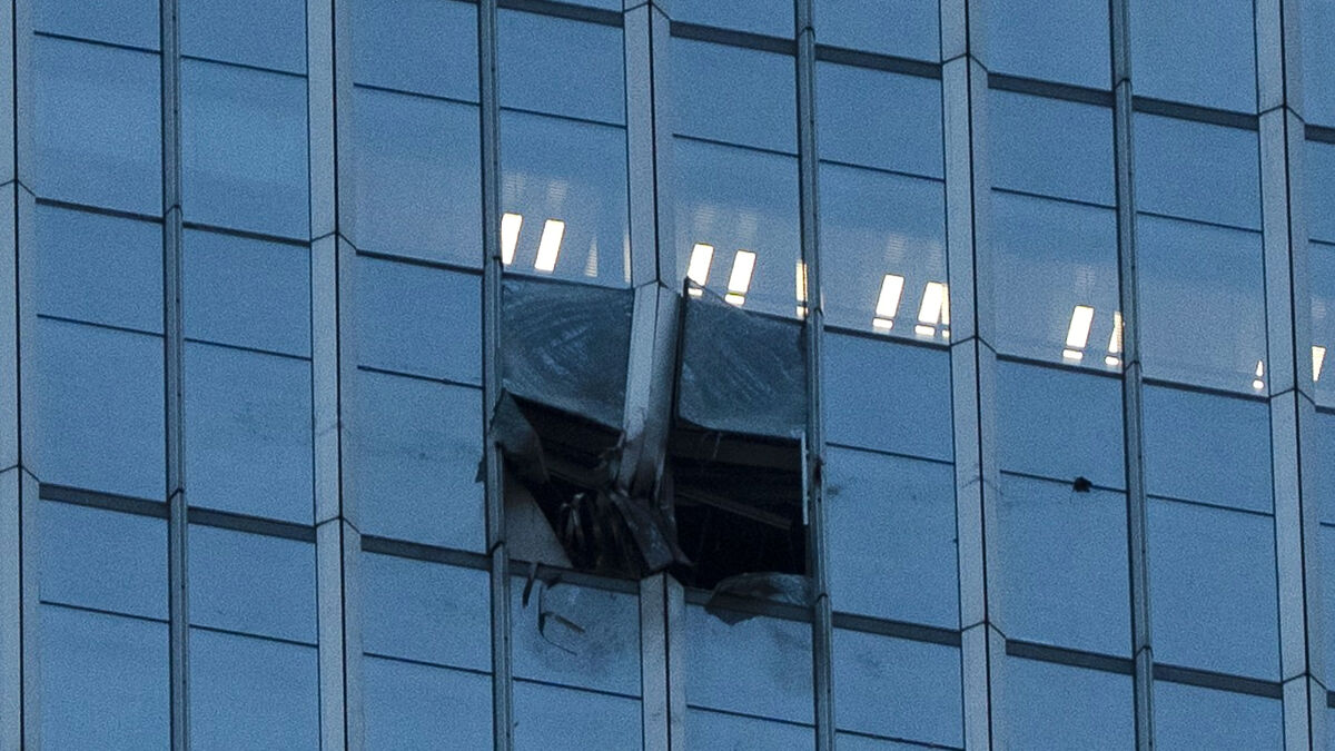 Plane crashes into 109-story China