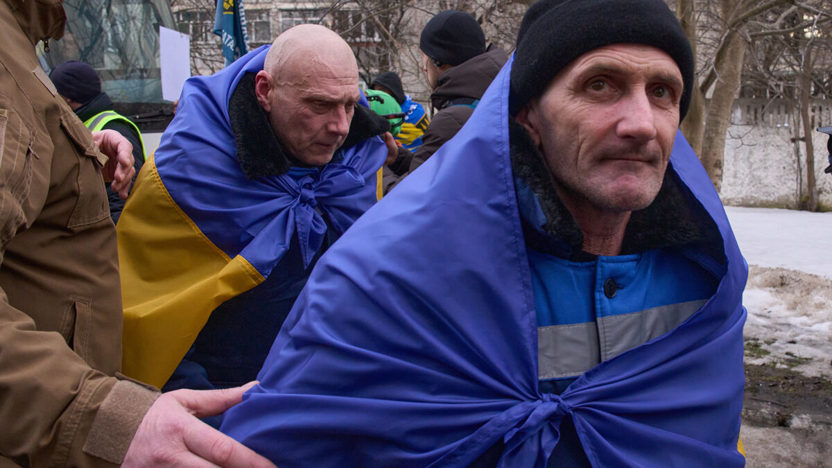 Ukraine and Russia exchange 300