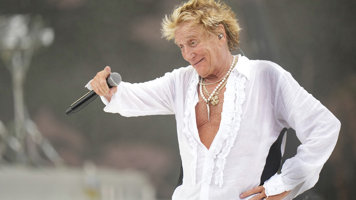 Rod Stewart faces criticism after canceling San Diego concert due to illness