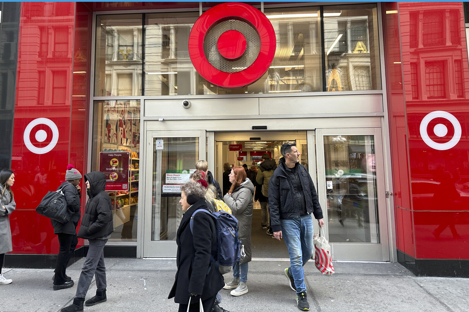US Consumer Confidence Hits 12-Year Low Over Inflation Concerns
