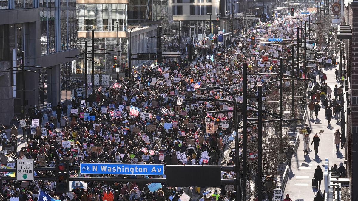Thousands demonstrate in Minneapolis against