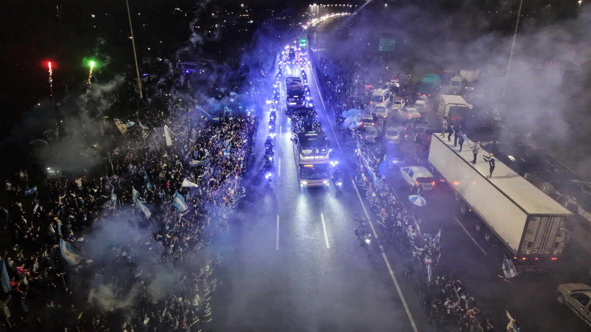 Thousands Welcome Argentina Home, but Messi Is Missing