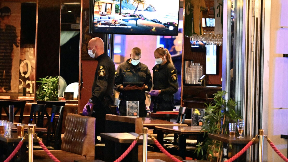 Two arrested after object thrown into Stockholm pub is treated as attempted murder