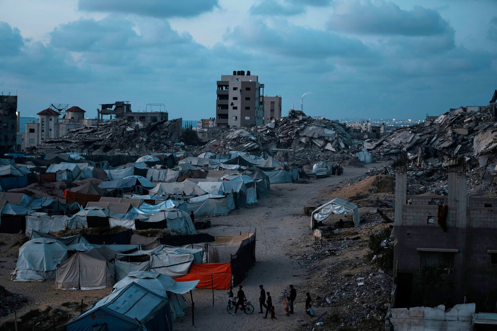 Israeli Attacks in Gaza Result in Multiple Casualties