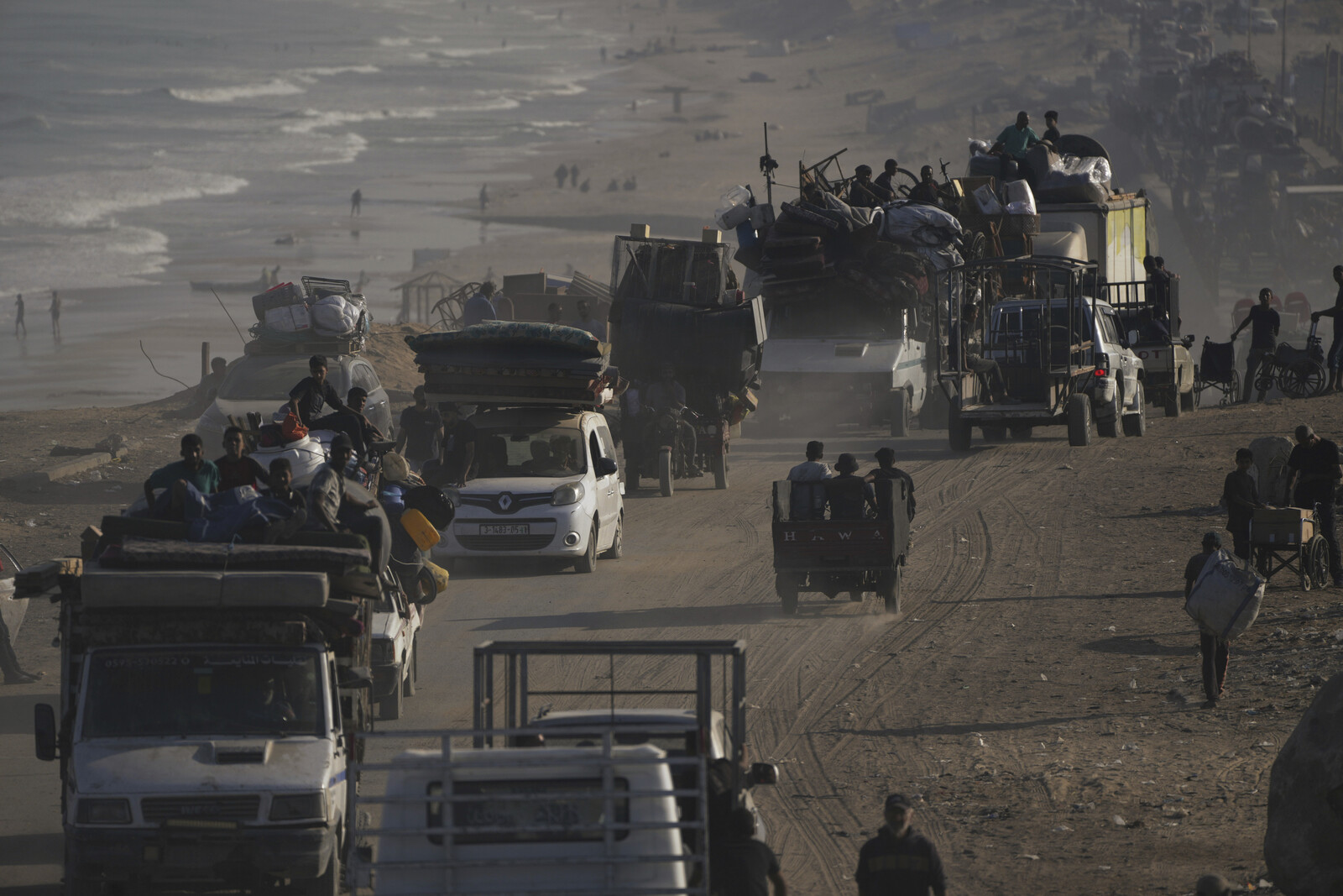 New Escape Route Opens for Fleeing Gaza City Residents Amid Bombing