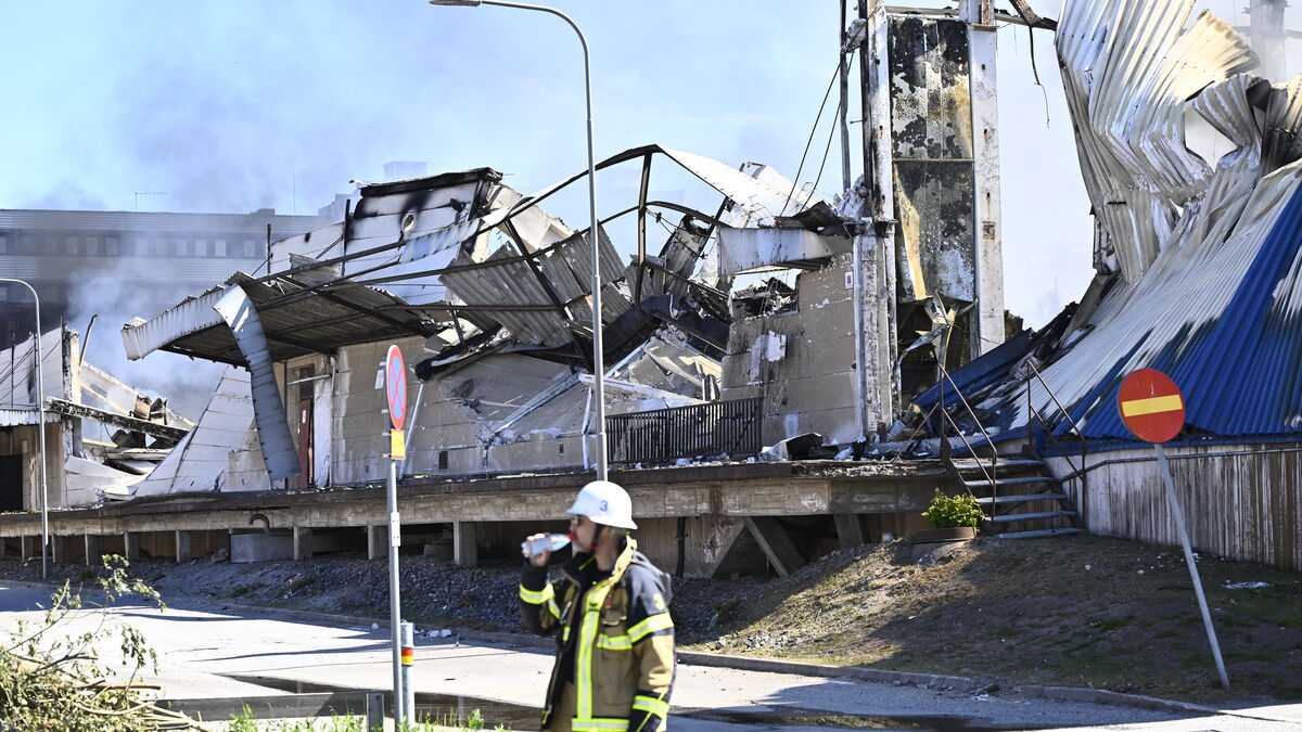 Large overnight fire in southern Stockholm