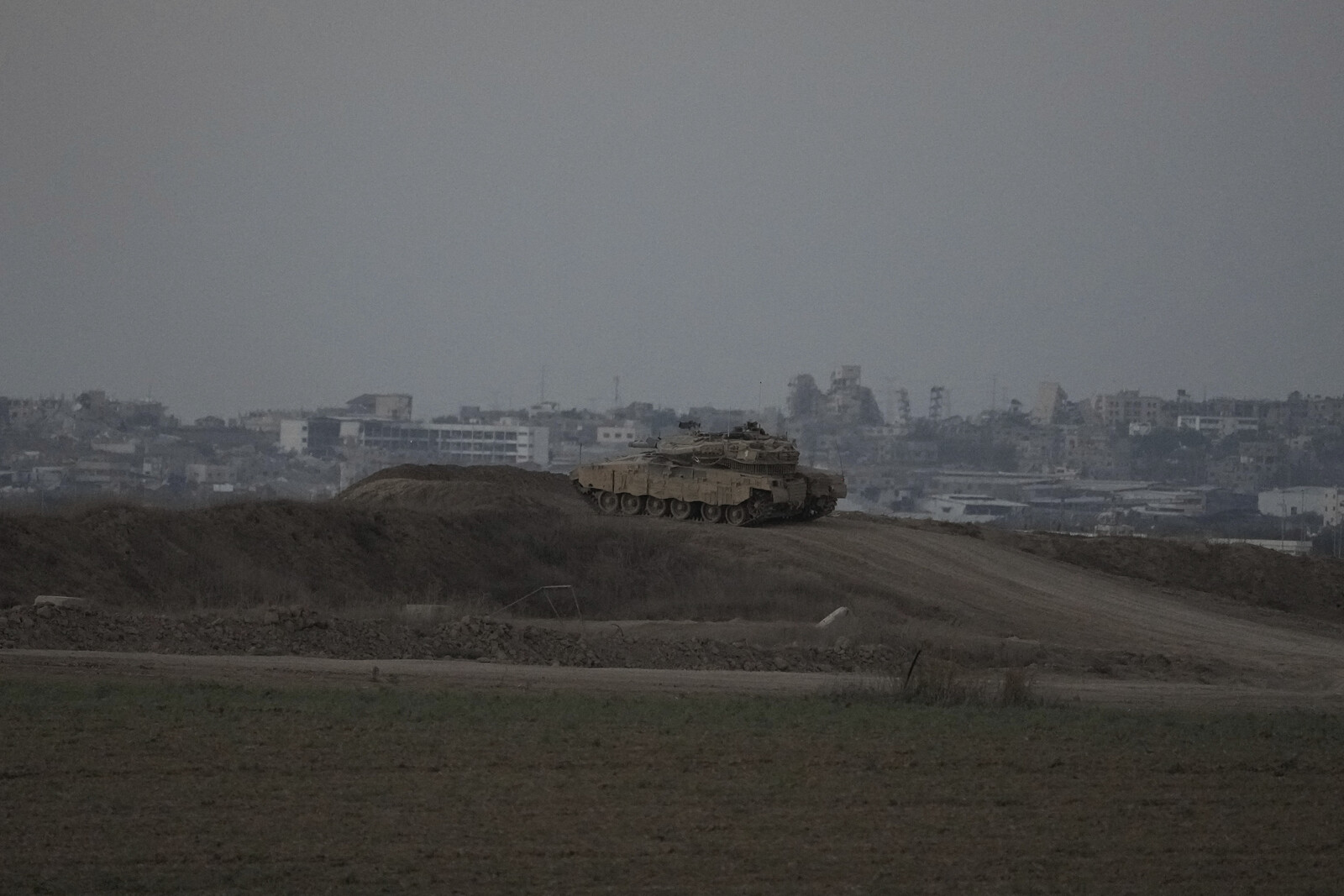 Israel withdraws press cards for