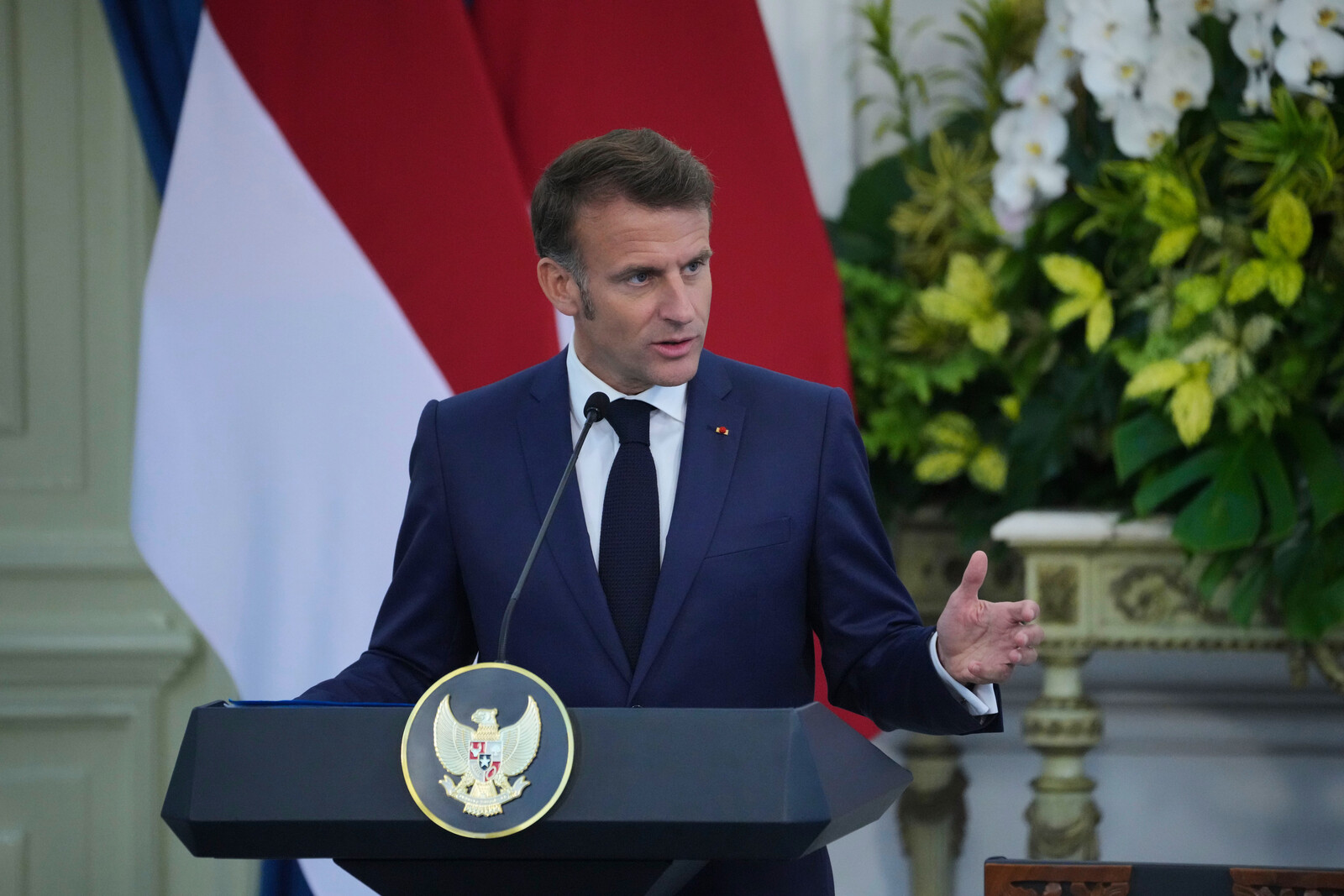 Macron: Ukraine Conflict Tests US