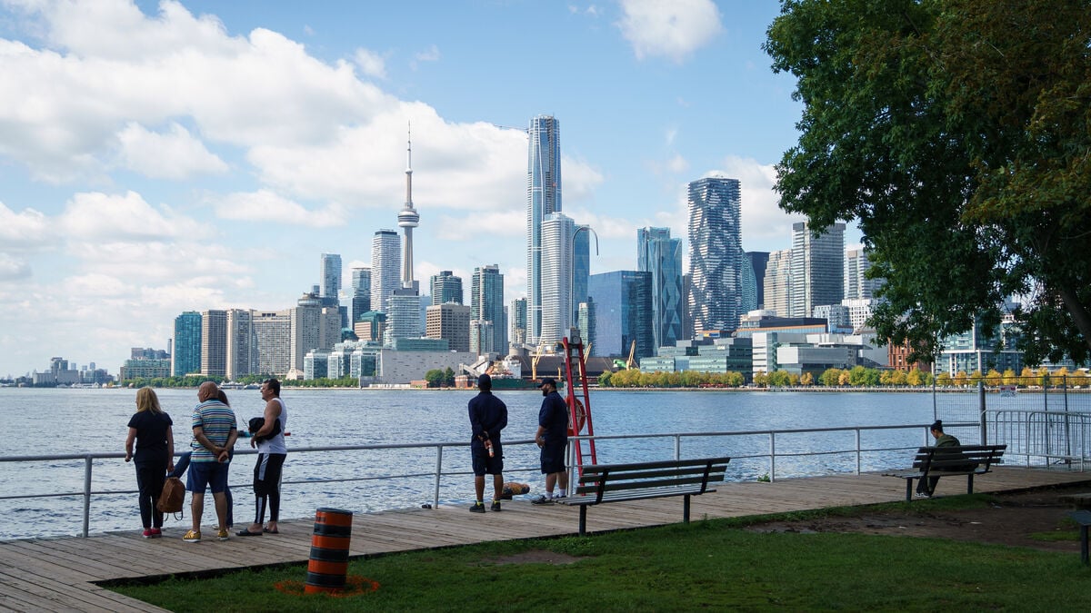 Trump orders Lake Ontario renamed