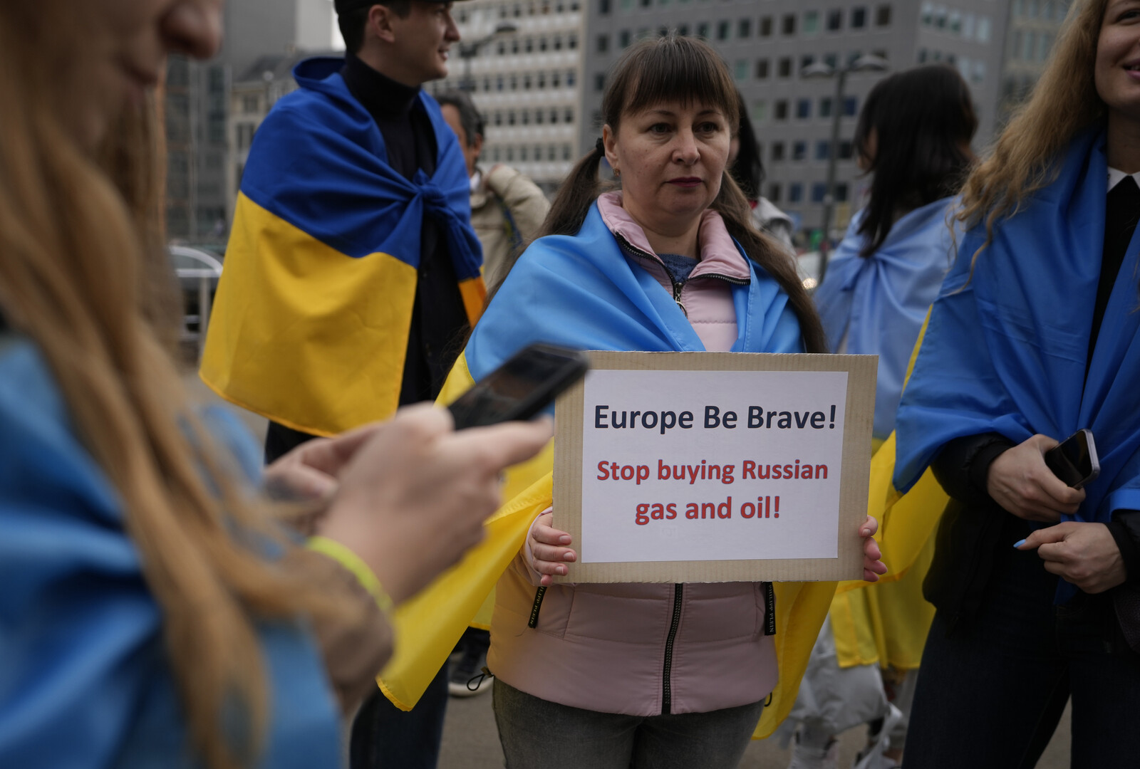 EU Continues Billion-Euro Russian Oil