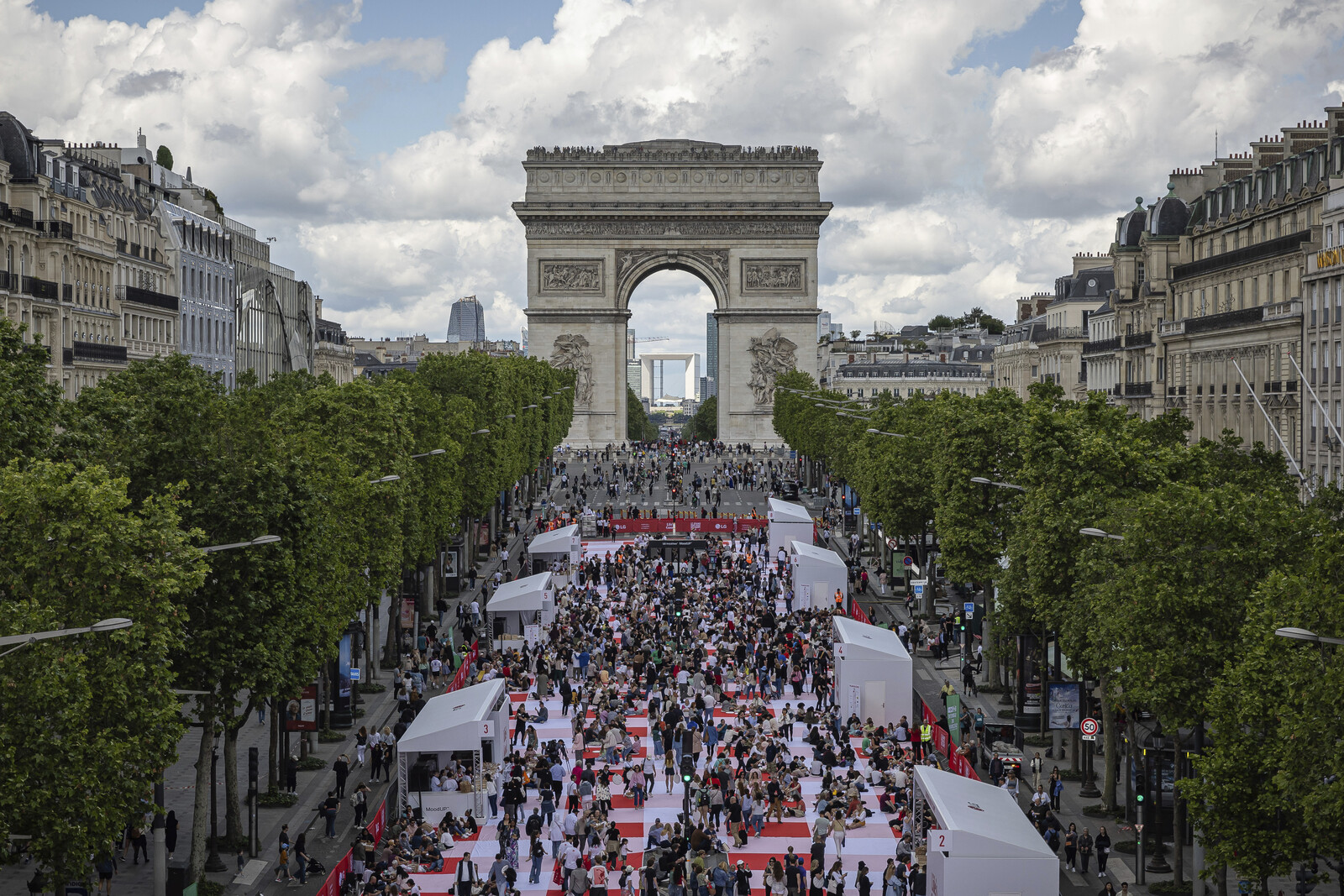 Chinese Tourists Flock to Europe